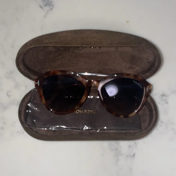 Tom Ford sunglasses 54mm - Picture 2 of 5